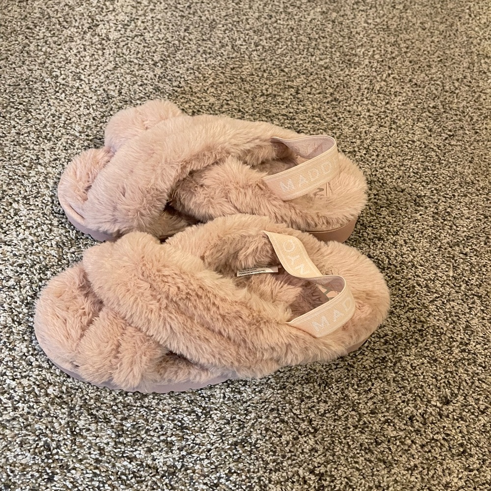 Womens 8 Madden NYC Faux Fur Slippers